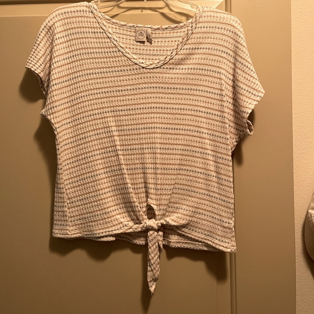 Loose fitted tshirt with tie in front. Very soft material